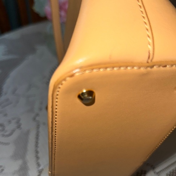 Elegant Tan Handbag - Picture 6 of 13